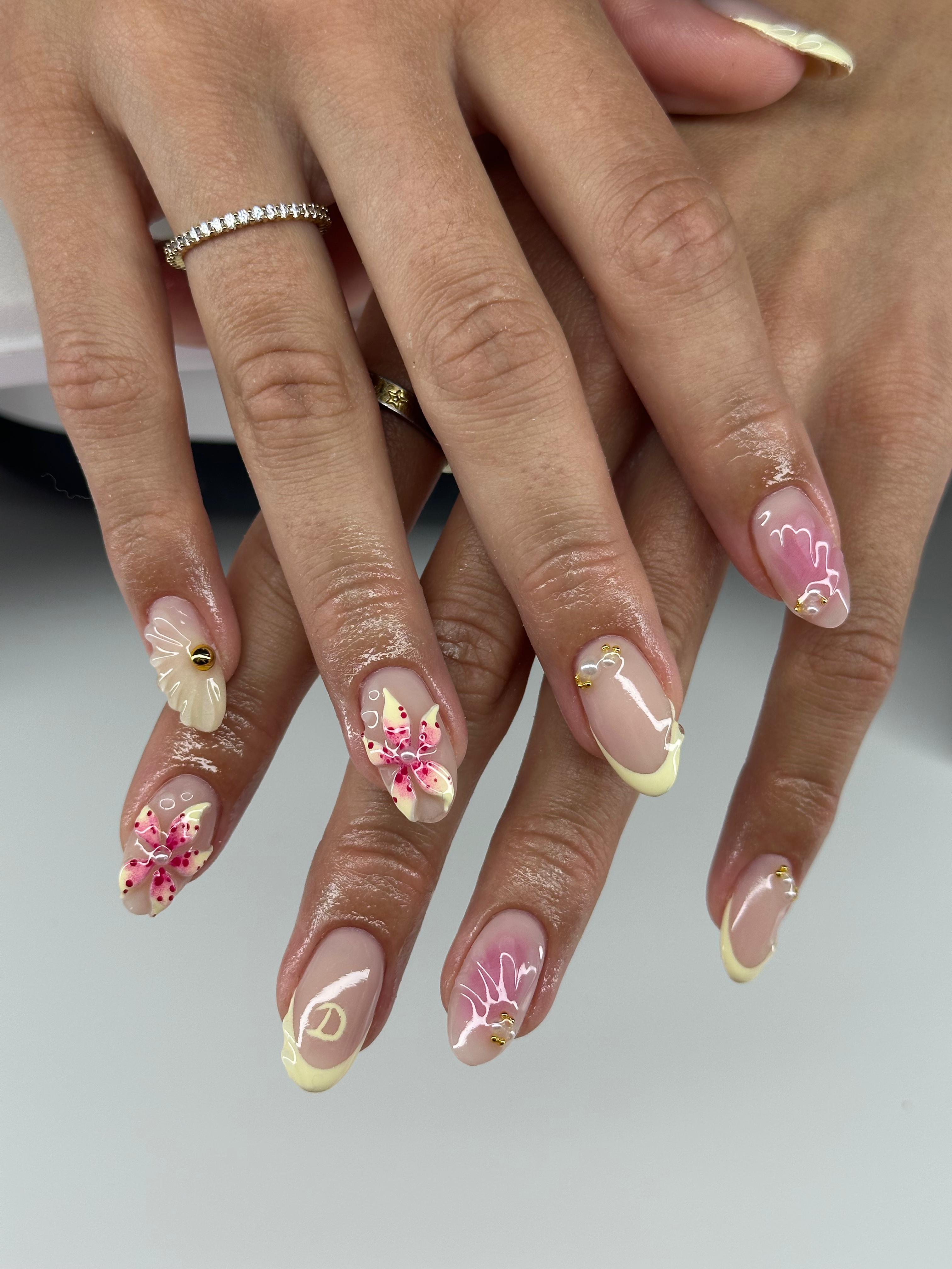 Floral handbemalt · Moonlit Nails Hildesheim