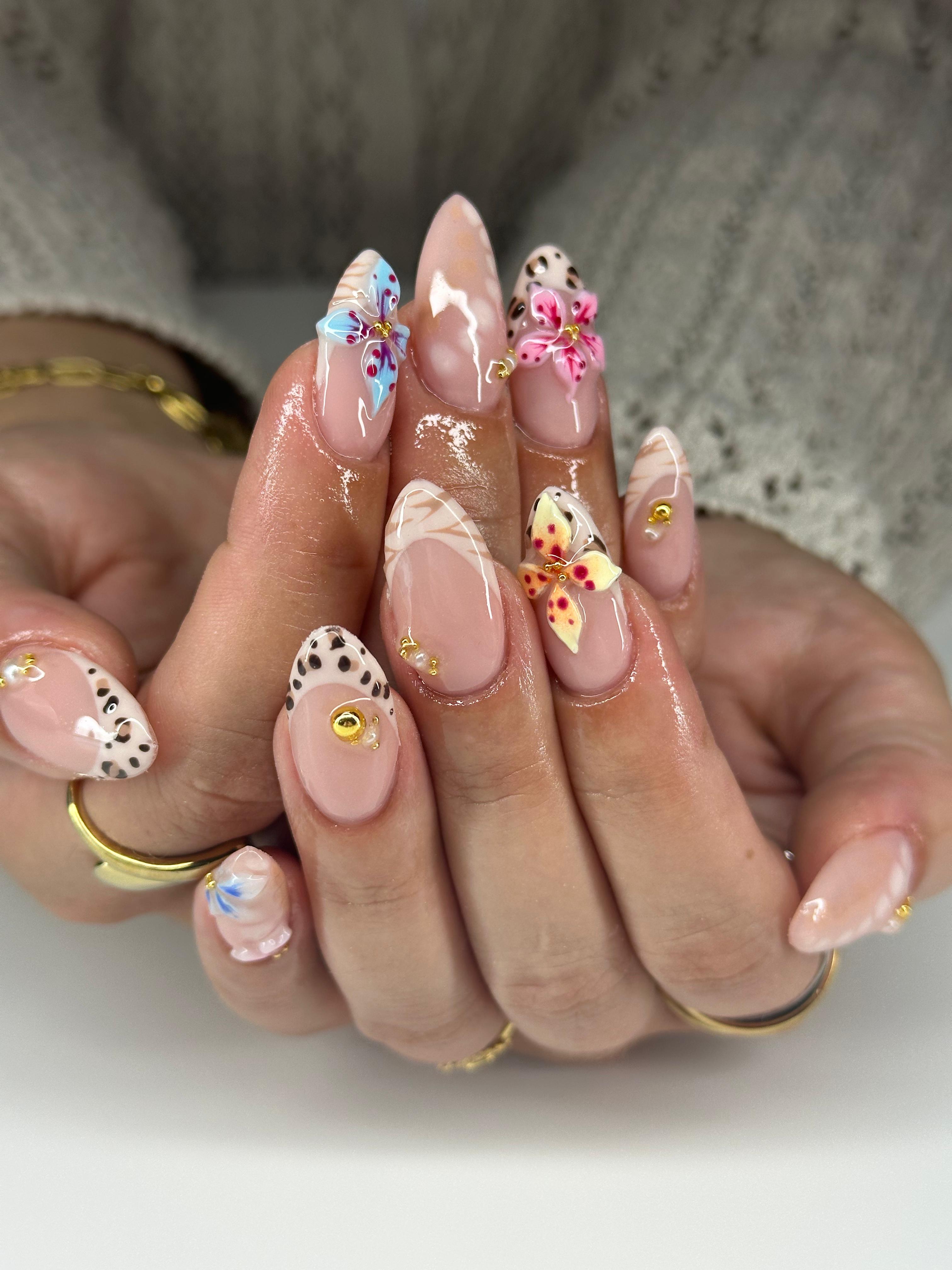 Charms Nail Design · Moonlit Nails Hildesheim